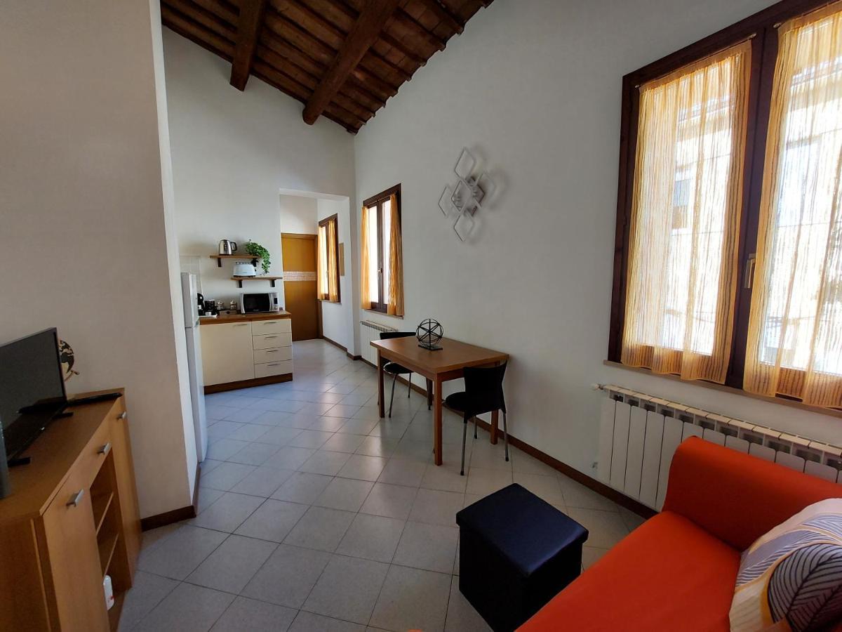 Appartamento In Centro Free Wi-Fi, Self Check-In Forlì Buitenkant foto